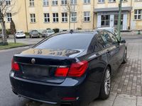 Gebraucht BMW 750 409 PS (300 kW) 2011 Blau Limousine