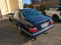 Gebraucht Mercedes E220 150 PS (110 kW) 1995 Blau Limousine