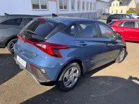 Gebraucht Hyundai i20 79 PS (58 kW) 2024 Vibrant blue metalic Kleinwagen