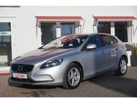 Gebraucht Volvo V40 Kinetic 122 PS (89 kW) 2018 Bright silver metallic (metallic) Limousine