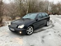 Gebraucht Mercedes C320 224 PS (164 kW) 2005 Blau Kombi