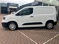 Gebraucht Opel Combo Edition 131 PS (96 kW) 2021 Weiß Van / Kleinbus