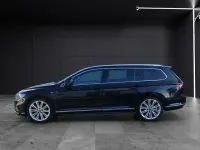Gebraucht VW Passat R-line 200 PS (147 kW) 2022 Deep black perleffekt Kombi