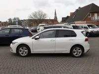 Gebraucht VW Golf VIII R 131 PS (96 kW) 2023 Oryxweiß perlmutteffekt Limousine