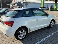 Gebraucht Audi A1 Attraction 86 PS (63 kW) 2011 Weiß Kleinwagen