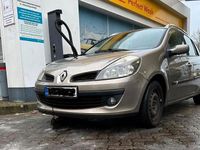 Gebraucht Renault Clio II Dynamique 111 PS (81 kW) 2008 Gold Limousine