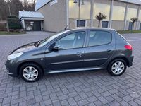 Gebraucht Peugeot 206+ Basis 68 PS (50 kW) 2011 Grau Kleinwagen