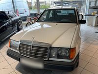 Gebraucht Mercedes E260 160 PS (117 kW) 1987 Weiß Limousine