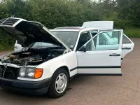 Gebraucht Mercedes E300 109 PS (80 kW) 1986 Weiß Limousine