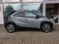 Gebraucht Toyota Aygo X X-plore 72 PS (52 kW) 2024 Urban khaki, dach mysticschwar SUV