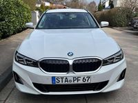 Gebraucht BMW 318 156 PS (114 kW) 2024 Weiß Kombi