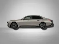 Gebraucht BMW 740 M Sport 286 PS (210 kW) 2025 Oxidgrau metallic Limousine