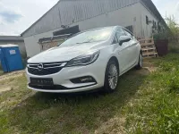 Używany Opel Astra Dynamic 125 KM (91 kW) 2016 Biały Sedan/Limuzyna