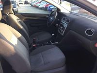 Gebraucht Ford Focus Trend 101 PS (74 kW) 2005 Silber (metallic) Limousine