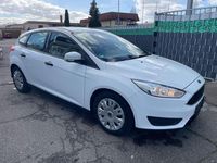 Gebraucht Ford Focus Ambiente 101 PS (74 kW) 2016 Weiß Limousine