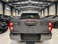 Neu Toyota HiLux 204 PS (150 kW) 2026 Silber Pickup
