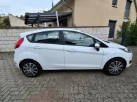 Gebraucht Ford Fiesta Celebration 105 PS (77 kW) 2014 Weiß Kleinwagen