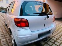 Gebraucht Toyota Yaris 75 PS (55 kW) 2003 Silber Kleinwagen