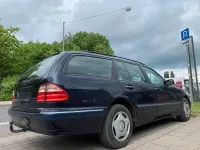 Gebraucht Mercedes E240 170 PS (125 kW) 2001 Blau Kombi
