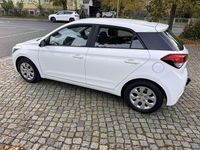Gebraucht Hyundai i20 Classic 75 PS (55 kW) 2016 Polar white Kleinwagen