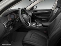 Gebraucht BMW 520 Efficient Dynamics 190 PS (139 kW) 2022 Mineralweiss metallic Kombi