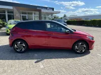 Gebraucht Hyundai i20 Trend 101 PS (74 kW) 2022 Dragon red/ phantom black Kleinwagen
