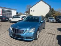 Gebraucht Mercedes E220 Avantgarde 170 PS (125 kW) 2011 Blau Limousine