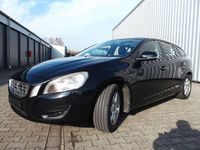 Gebraucht Volvo V60 Momentum 150 PS (110 kW) 2012 Schwarzmetallic. Kombi