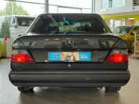 Usata Mercedes E250 AMG 90 CV (66 kW) 1987 Grigio Berlina