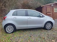 Gebraucht Toyota Yaris 69 PS (50 kW) 2011 Grau Kleinwagen