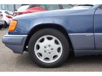 Gebraucht Mercedes E300 220 PS (161 kW) 1992 Blau Cabrio