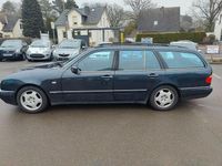 Gebraucht Mercedes E230 150 PS (110 kW) 1997 Blau Kombi