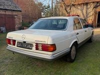Gebraucht Mercedes 300 125 PS (91 kW) 1984 Weiß Limousine