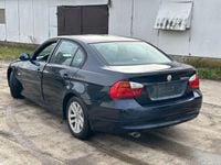 Gebraucht BMW 320 163 PS (119 kW) 2006 Blau Limousine