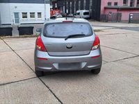 Gebraucht Hyundai i20 86 PS (63 kW) 2013 Grau Kleinwagen