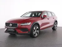 Gebraucht Volvo V60 CC Plus 197 PS (144 kW) 2024 Rot fusion red / metallic Kombi