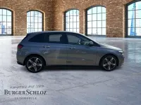 Gebraucht Mercedes B200 Night 163 PS (119 kW) 2025 Metalliclack mountaingrau Kleinwagen