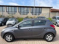 Gebraucht Hyundai i20 Edition 77 PS (56 kW) 2011 Grau Kleinwagen