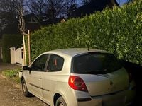 Gebraucht Renault Clio II 75 PS (55 kW) 2007 Silber Kleinwagen