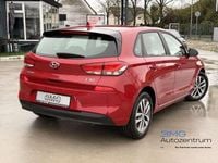 Gebraucht Hyundai i30 Select 120 PS (88 kW) 2020 Rot Limousine