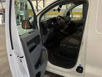 Gebraucht Opel Vivaro-e Combi 144 PS (105 kW) 2023 Weiß Van / Kleinbus