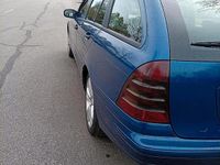 Second-hand Mercedes 200 122 CP (89 kW) 2004 Albastru Break