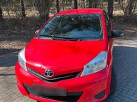 Gebraucht Toyota Yaris 70 PS (51 kW) 2012 Rot Kleinwagen