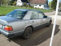 Gebraucht Mercedes E230 132 PS (97 kW) 1990 Grau Limousine