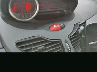 Second-hand Renault Twingo 57 CP (41 kW) 2010 Roșu Hatchback