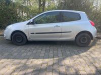 Gebraucht Renault Clio II 75 PS (55 kW) 2010 Silber Limousine