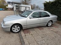 Gebraucht Mercedes E320 Classic 197 PS (144 kW) 2001 Silber Limousine