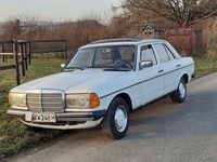Gebraucht Mercedes 240 72 PS (52 kW) 1982 Weiß Limousine