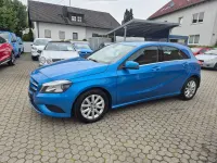 Gebraucht Mercedes A180 122 PS (89 kW) 2013 Blau Kleinwagen