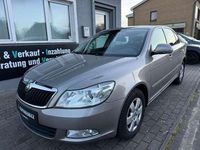 Gebraucht Skoda Octavia Elegance 105 PS (77 kW) 2012 Cappuccinobeige metallic Kleinwagen